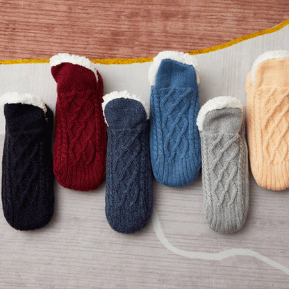 Pluizige pantoffelsokken met V-mond