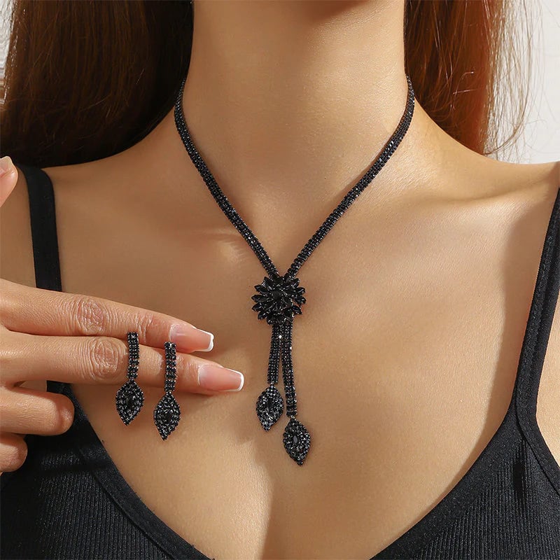 Zirkonia Bloemen Sieradenset - Incl. Ketting en Oorbellen