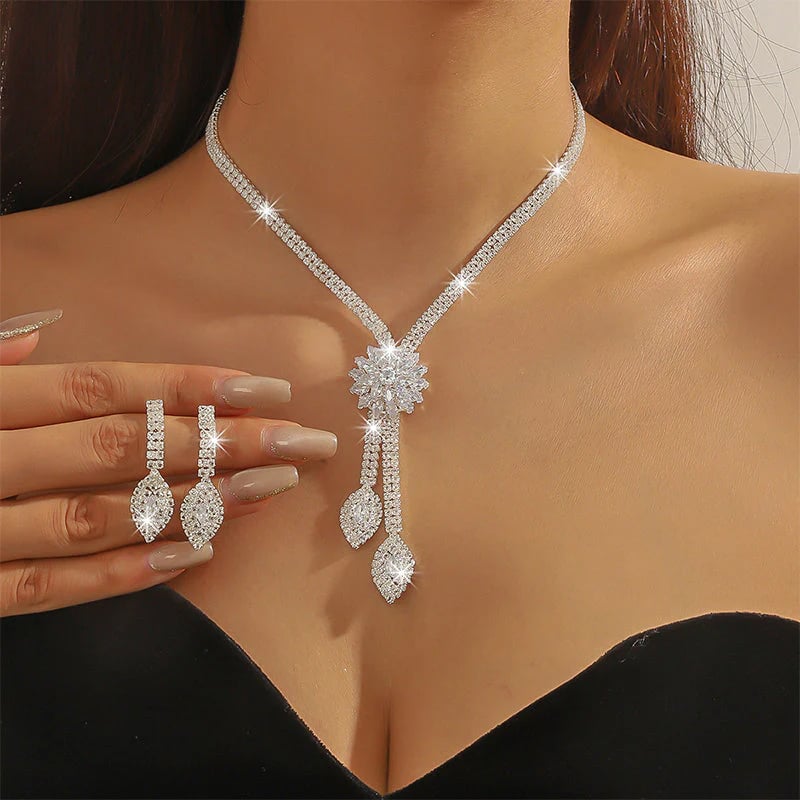 Zirkonia Bloemen Sieradenset - Incl. Ketting en Oorbellen