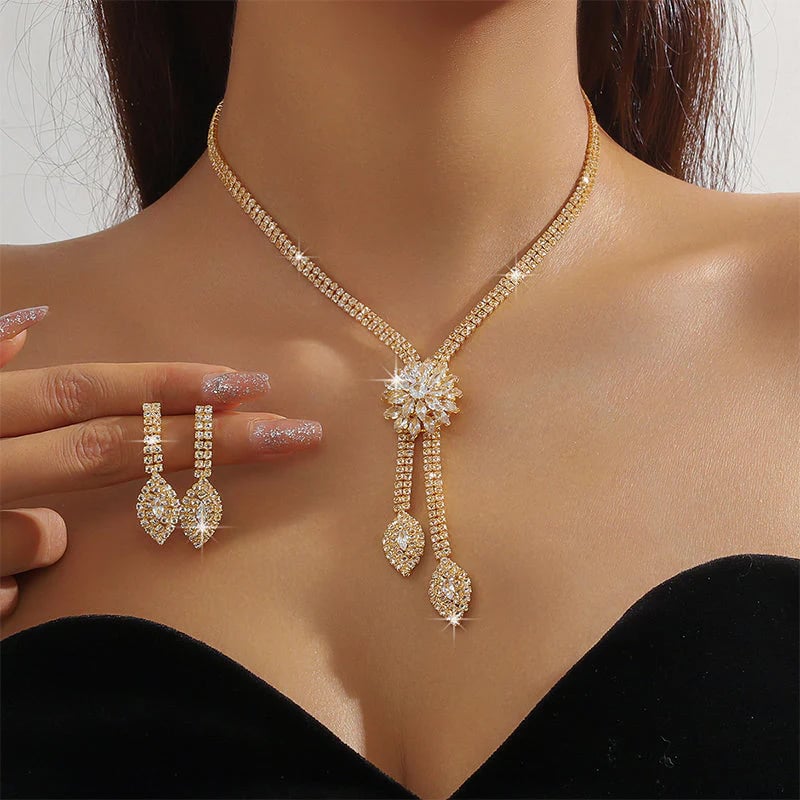 Zirkonia Bloemen Sieradenset - Incl. Ketting en Oorbellen
